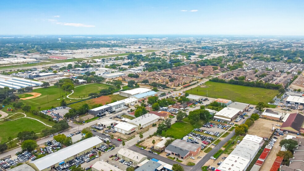 More Photos Of 3402 Amanda Ln, Houston Flex For Sale