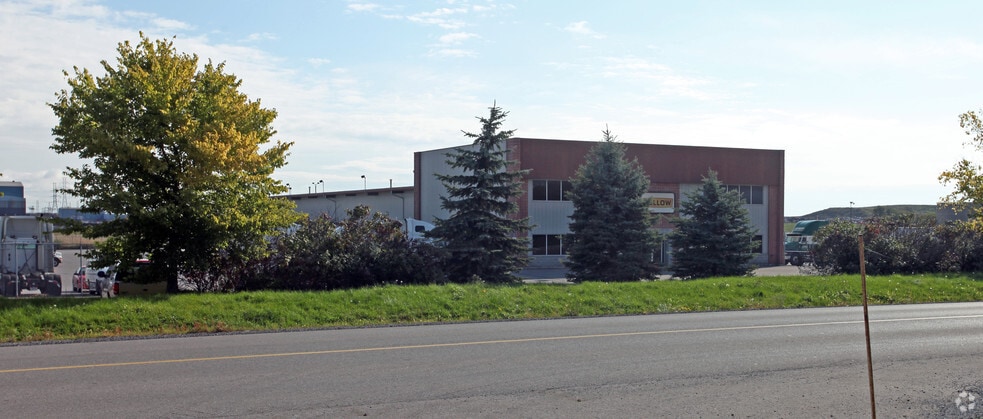 More Photos Of 285 S Blair St, Whitby Truck Terminal For Lease