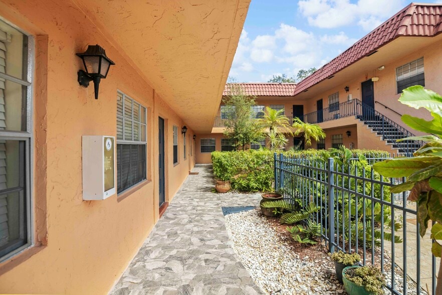More Photos Of 1545 Miami Rd, Fort Lauderdale Apartments For Sale