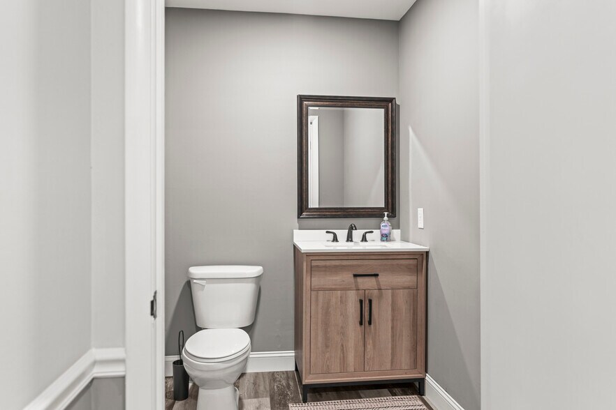 More Photos Of 4371 Charlotte Hwy, Clover Office For Sale
