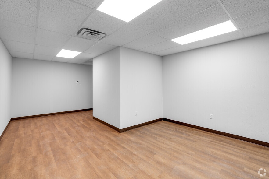 More Photos Of 3443-3479 Parkway Center Ct, Orlando Unknown For Lease
