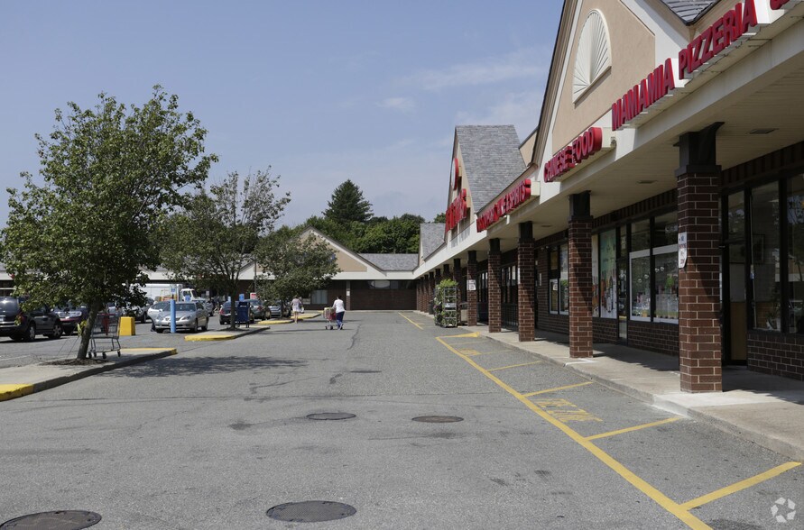 More Photos Of 395 Fort Salonga Rd, Northport Freestanding For Lease