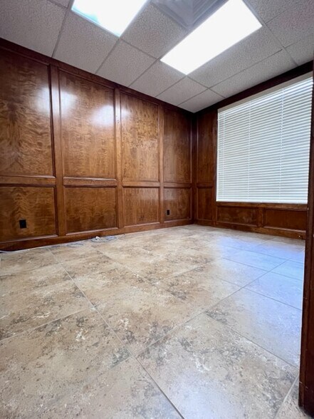 More Photos Of 3512 Avenue I, Rosenberg Office For Lease