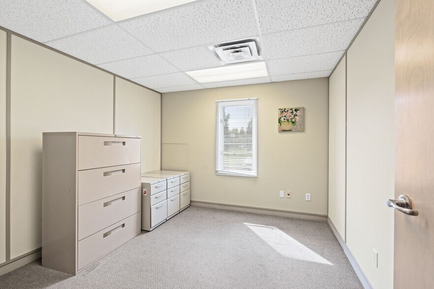 More Photos Of 457 Main St E, Winchester Medical For Sale