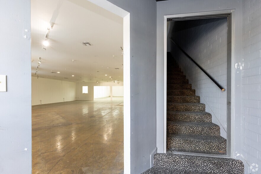 More Photos Of 3049 La Cienega Blvd, Culver City Warehouse For Lease