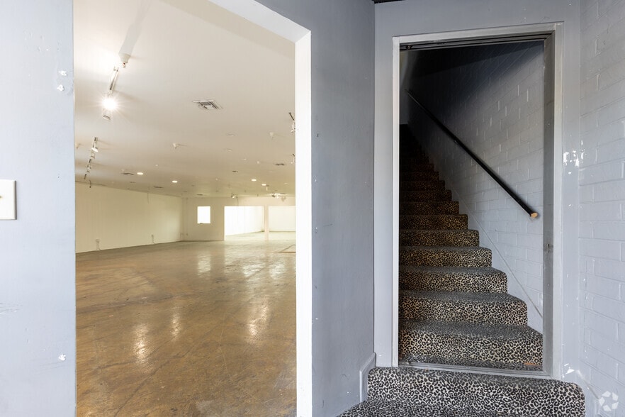 More Photos Of 3049 La Cienega Blvd, Culver City Warehouse For Lease