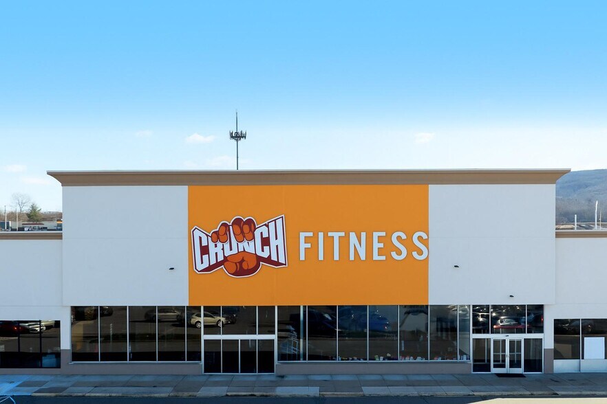 More Photos Of 101 Wyoming Valley Mall, Wilkes Barre Storefront For Sale