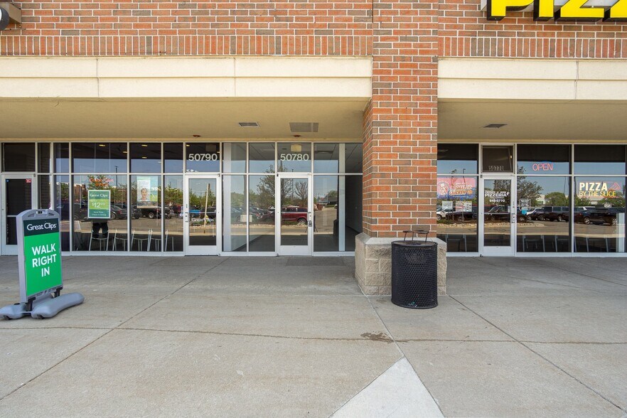 More Photos Of 50700-50870 Gratiot Ave, Chesterfield Unknown For Lease