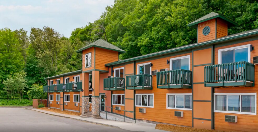 More Photos Of 2050 S US 41, Marquette Hotel For Sale