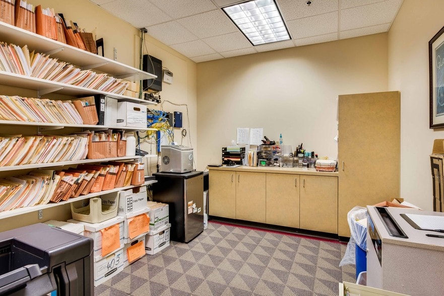 More Photos Of 412 E Parkcenter Blvd, Boise Office For Lease