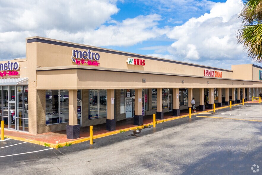 More Photos Of 2702-2730 N Pine Hills Rd, Orlando General Retail For Sale