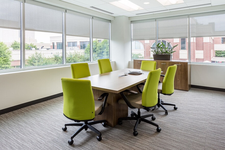 More Photos Of 658 S 4th St, Louisville Medical For Lease