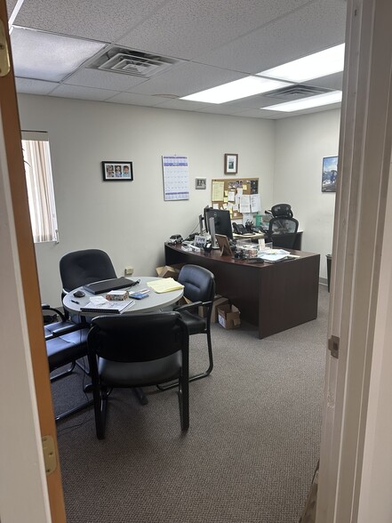 More Photos Of 7 Franklin St, Salem Warehouse For Lease