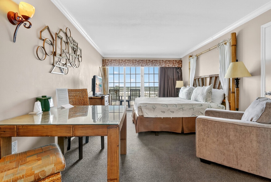 More Photos Of 1014 N Atlantic Ave, Daytona Beach Hotel For Sale