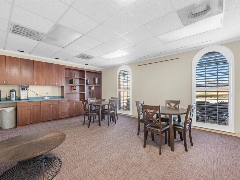 More Photos Of 910 Fairmont Pky, Pasadena Storefront Retail Office For Sale