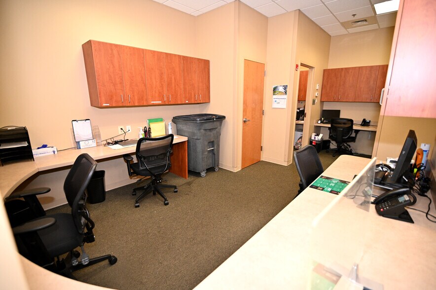 More Photos Of 2960 Technology Pl, Waldorf Research And Development For Lease