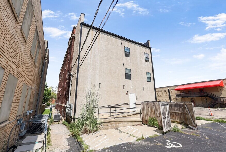 More Photos Of 595 E Broad St, Columbus Apartments For Sale