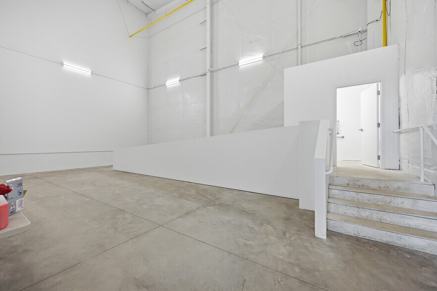 More Photos Of 451 Airport Rd, Greenville Airplane Hangar For Lease