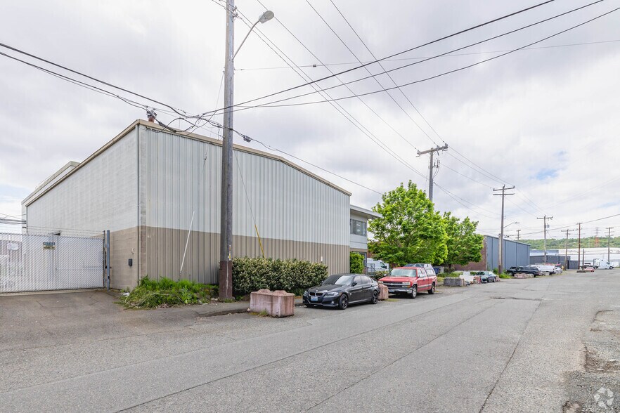 More Photos Of 547-549 S River St, Seattle Unknown For Lease