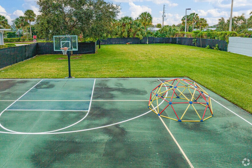 More Photos Of 10350 Riverside Dr, Palm Beach Gardens Schools For Lease