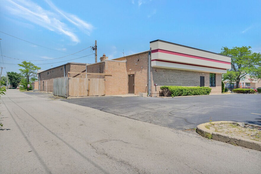 More Photos Of 9300 Waukegan Rd, Morton Grove Medical For Sale