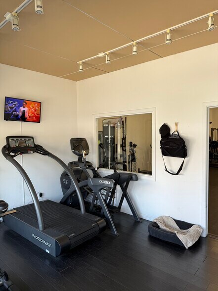 More Photos Of 10590 1/2 W Pico Blvd, Los Angeles Storefront For Lease