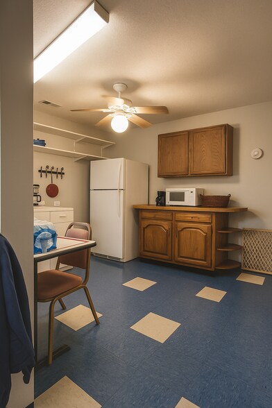 More Photos Of 3923 E Southcross Blvd, San Antonio Warehouse For Sale