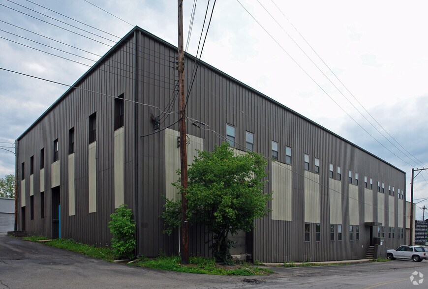 More Photos Of 4212 Airport Rd, Cincinnati Flex For Lease