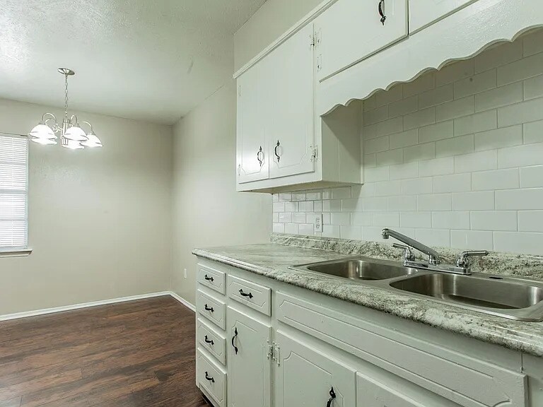 More Photos Of 404 E Craven Ave, Waco Apartments For Sale