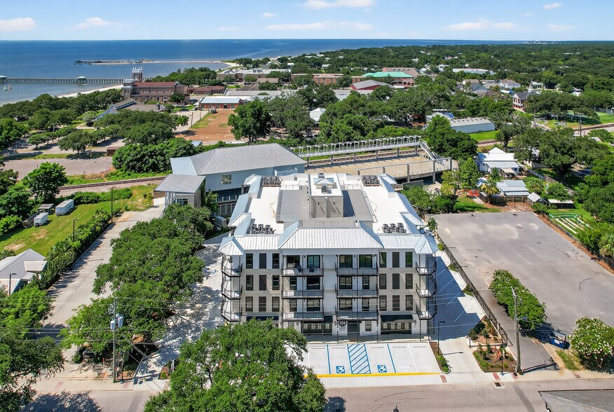 More Photos Of 124 Court St, Bay Saint Louis Office For Sale