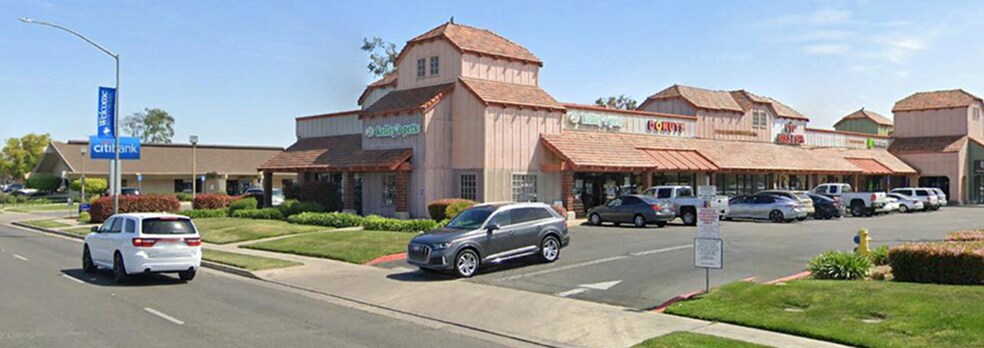 Primary Photo Of 30 W Shaw Ave, Clovis Freestanding For Lease