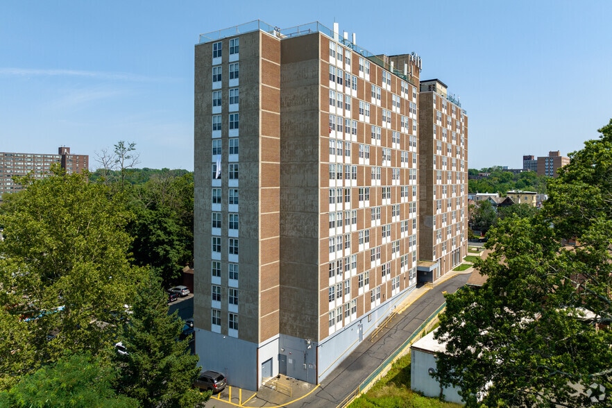 Primary Photo Of 489 W State St, Trenton Apartments For Lease