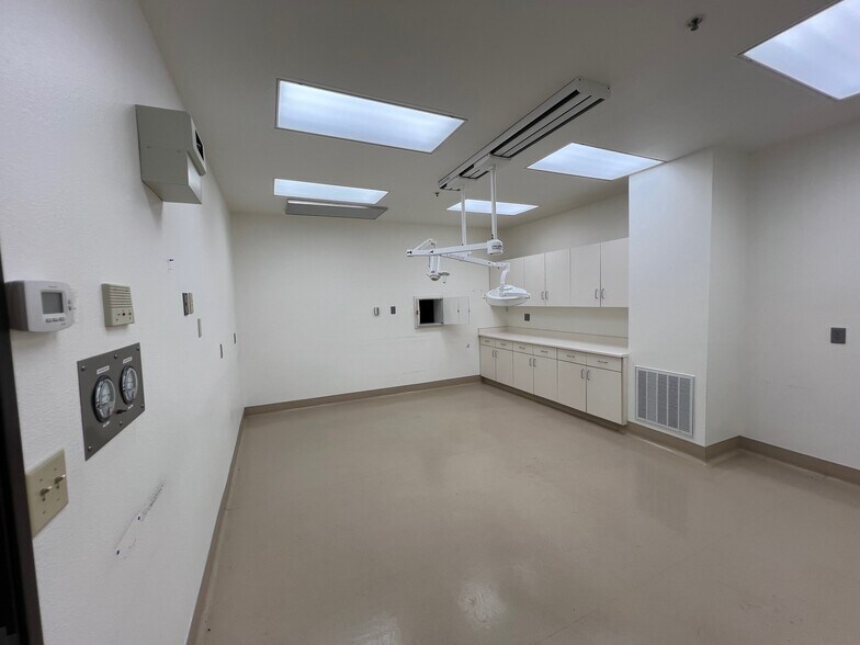 More Photos Of 1130 Conroy Ln, Roseville Medical For Sale