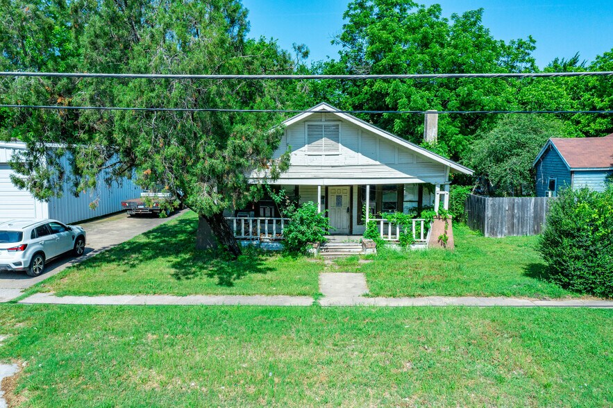 Primary Photo Of 405 N Virginia St, Terrell Storefront Retail Office For Sale
