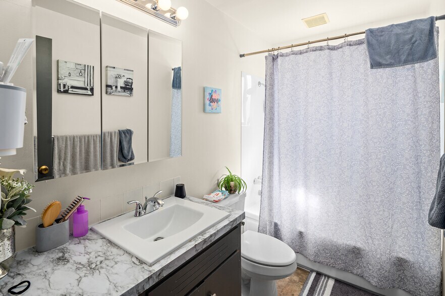 More Photos Of 6630 202nd St SW, Lynnwood Apartments For Sale