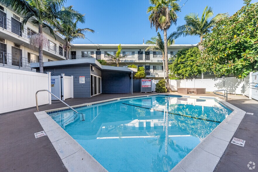 More Photos Of 835 W Rosecrans Ave, Gardena Apartments For Sale