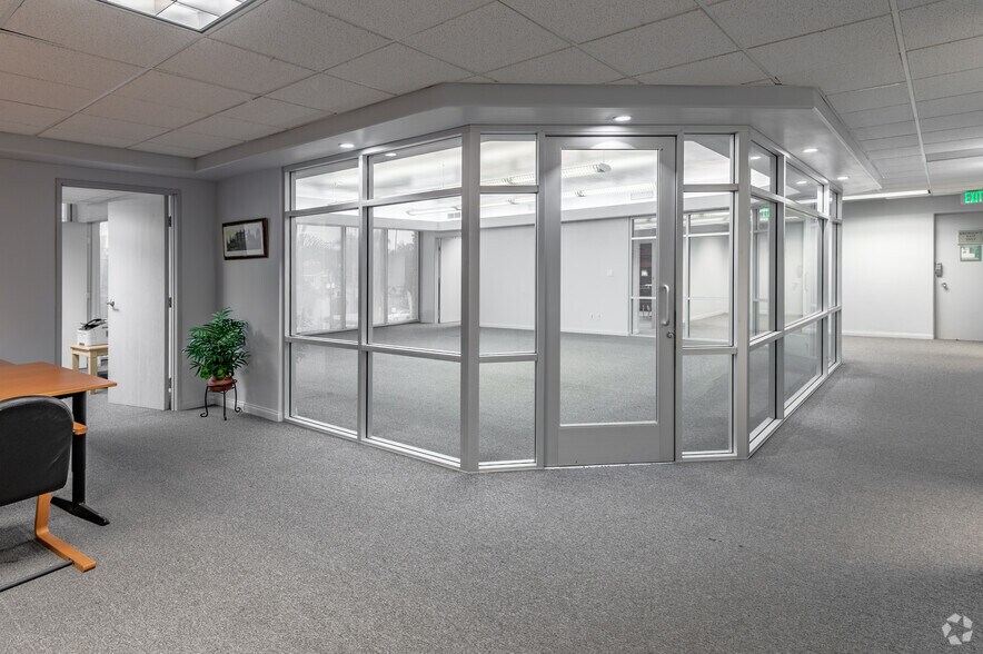 More Photos Of 2020 N Broadway, Santa Ana Office For Sale
