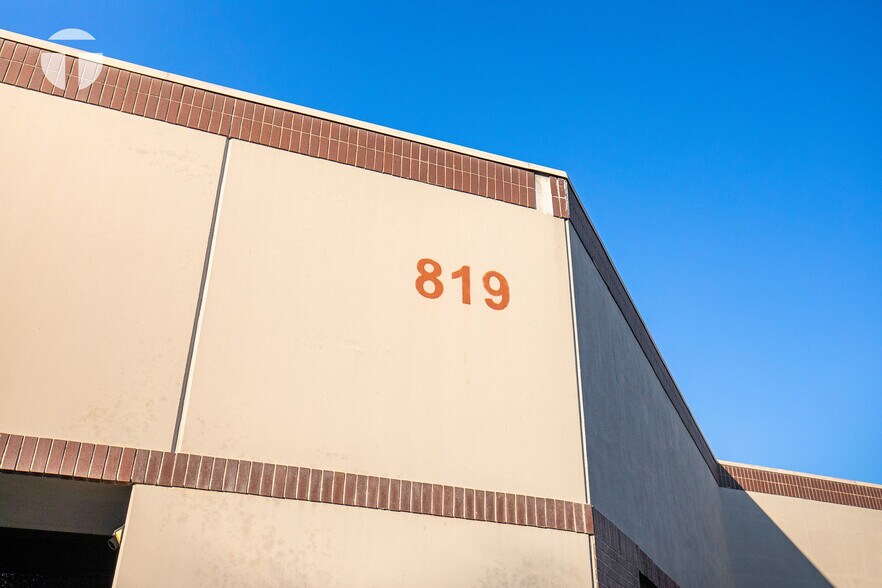 More Photos Of 819 Striker Ave, Sacramento Flex For Lease