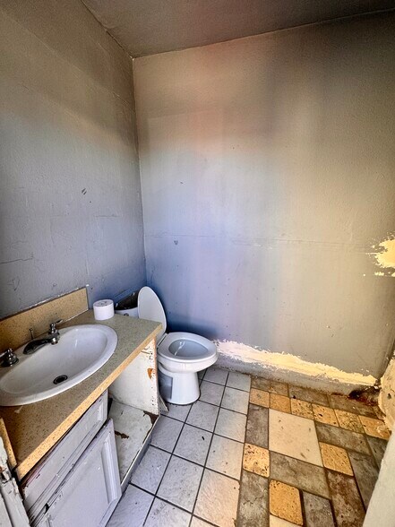 More Photos Of 1032 1st St, Pomona General Retail For Sale