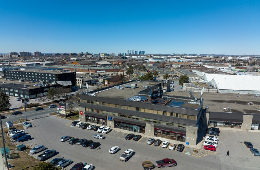 More Photos Of 3701-3731 Chesswood Dr, Toronto Office For Lease