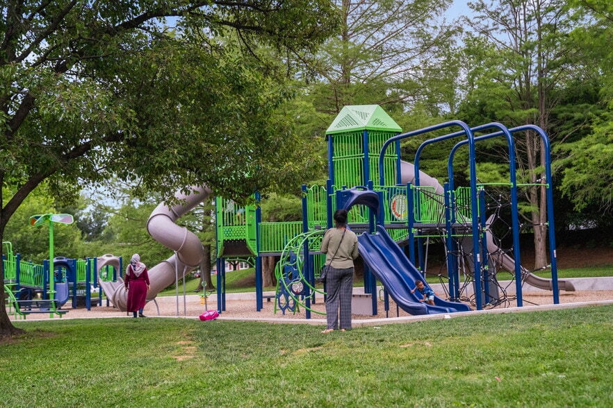 More Photos Of 9725 Lookout Pl, Gaithersburg Healthcare For Sale