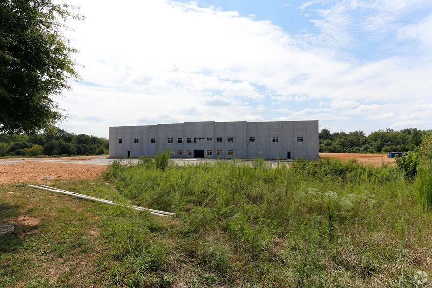 More Photos Of 2800 Repi Ct, Gastonia Distribution For Lease