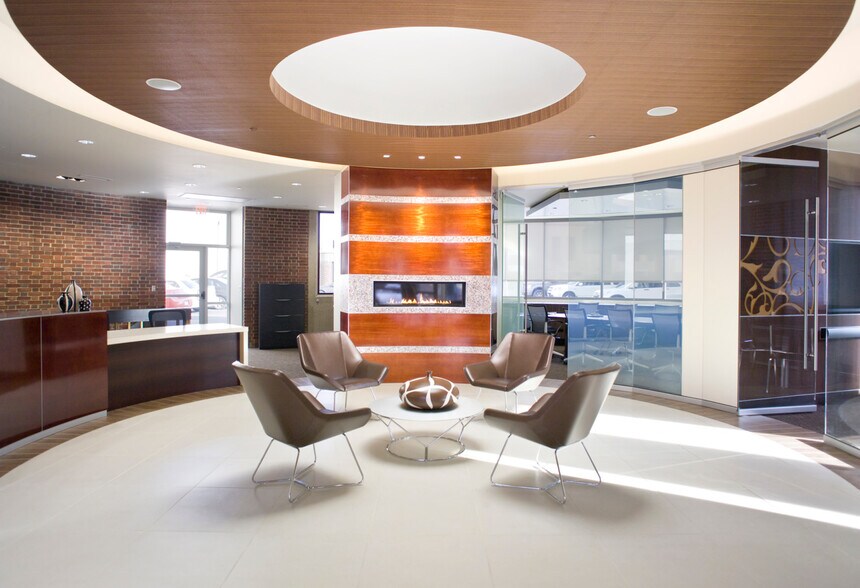 More Photos Of 108 S Dakota Ave, Sioux Falls Office For Sale