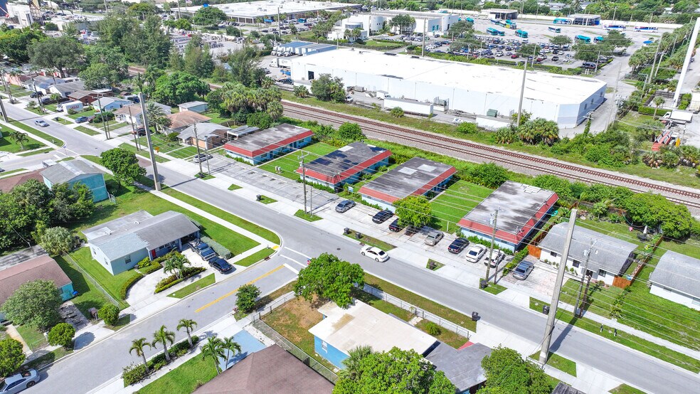 More Photos Of 3307 Windsor Ave, West Palm Beach Multifamily For Sale