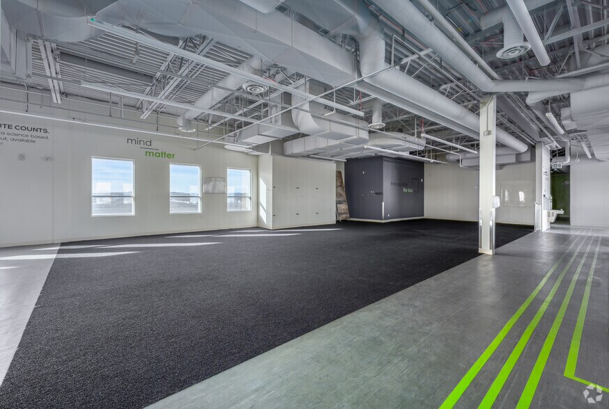 More Photos Of 4 River Heights Dr, Cochrane Storefront For Lease