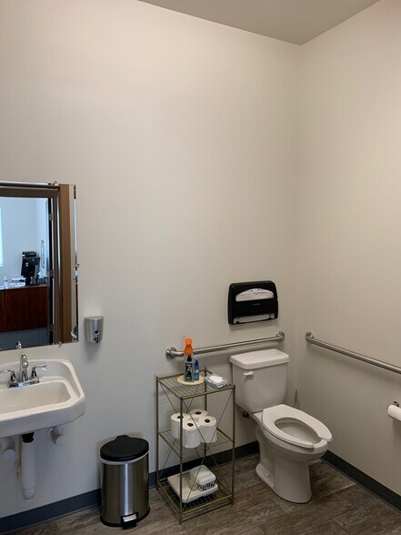More Photos Of 176 Enterprise Pkwy, Boerne Unknown For Lease