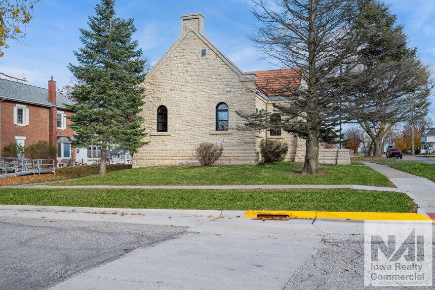 More Photos Of 100 E 1st St, Anamosa Specialty For Sale