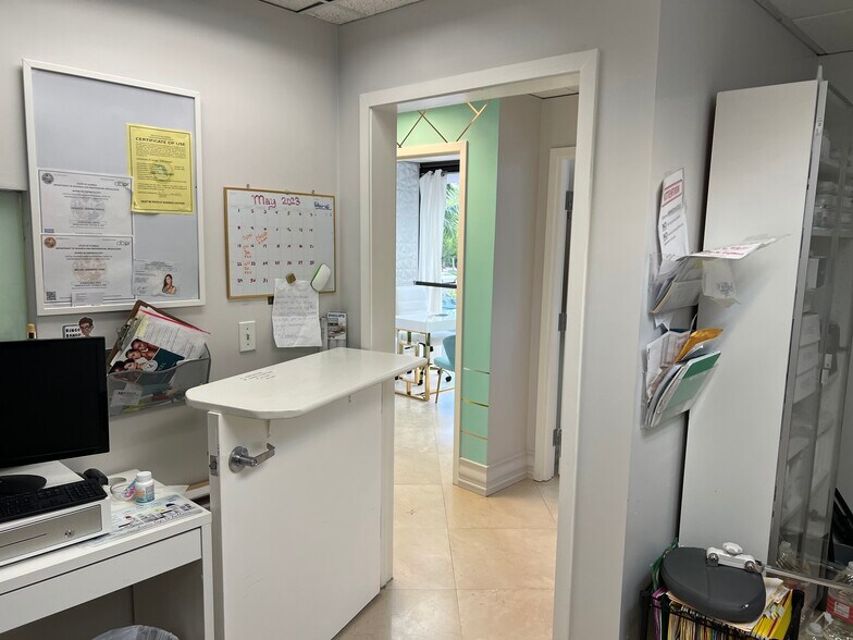 More Photos Of 4651 Sheridan St, Hollywood Medical For Sale