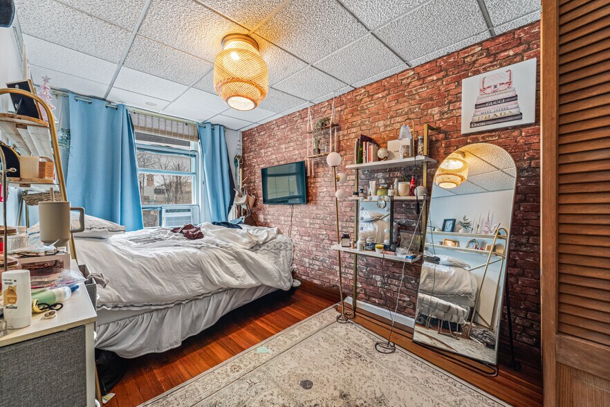 More Photos Of , Astoria General Retail For Sale