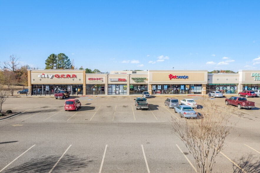 More Photos Of 1401-1425 Eagle Dr, Ruston General Retail For Lease